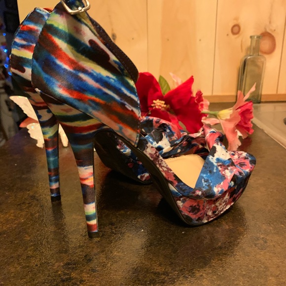 🌈 Wild Rose Rosa-16 Ankle Strappy, Peep Toe Heels - Picture 3 of 8